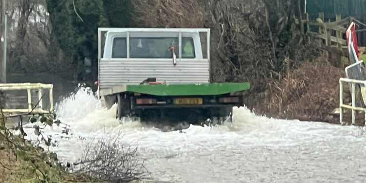 Flooded roads in Wokingham Borough as River Loddon bursts banks – more heavy rain forecast