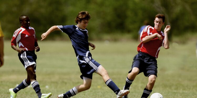 Engaging in amateur sports is a fantastic way to boost your physical health, forge new friendships, and cultivate a sense of community. Whether you're looking to stay active, pursue a passion, or simply have fun, joining a local league or club can provide structure and motivation. If you're considering taking the plunge into amateur sports, here’s a practical guide to help you get started.