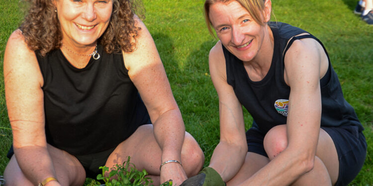Emmbrook Ladies Paint the Town
